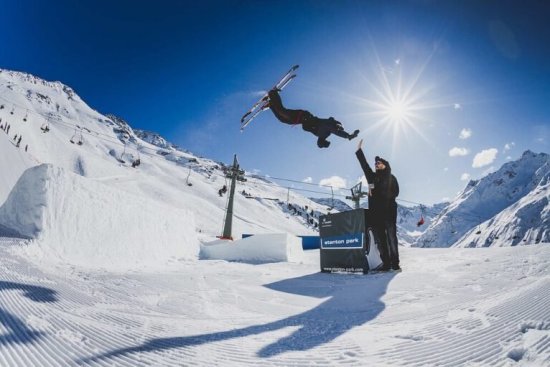 Fun park op de piste in sankt anton.