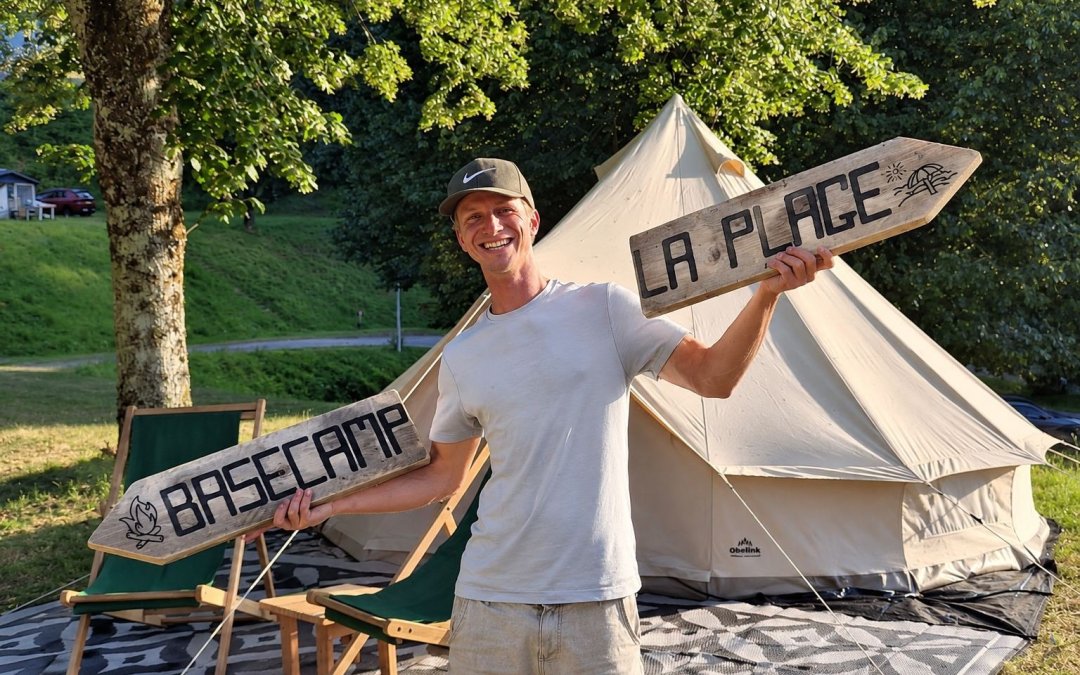 Campingbeheerder Mickey.