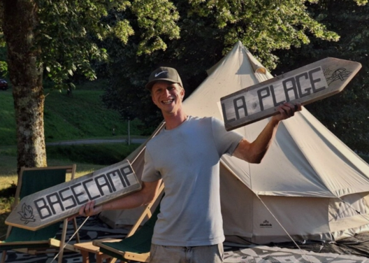 Manager Micky van camping Bujaleuf.