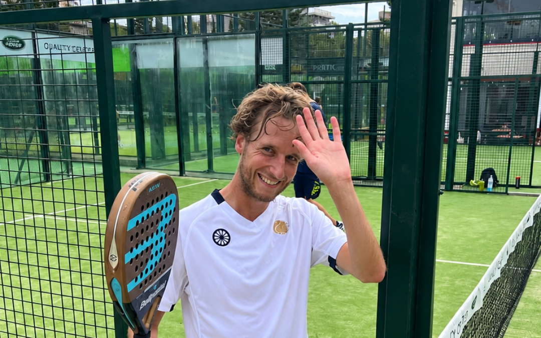 Juul op de padelbaan in Mallorca.
