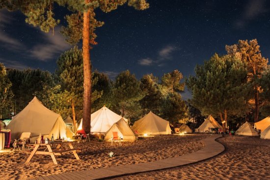Camping Montalivet in de avond.